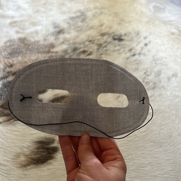 Domino Half Mask - Picture 3 of 4